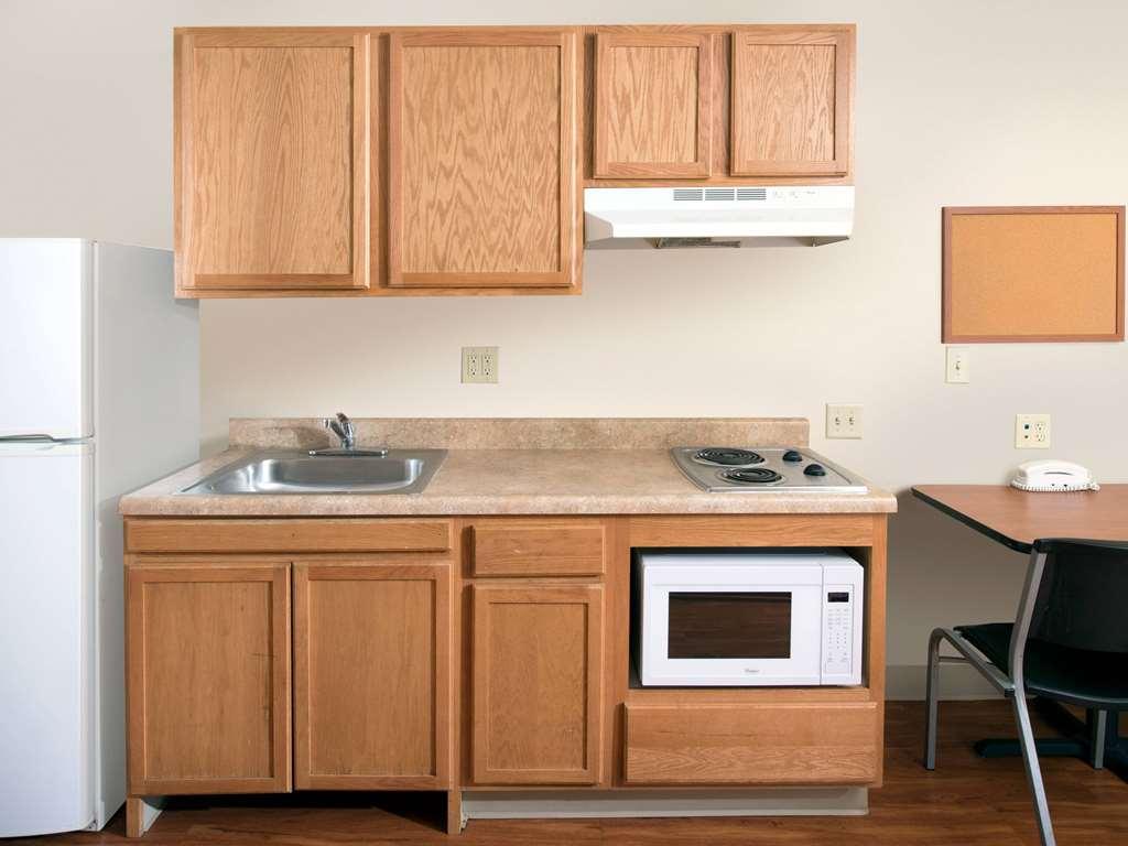 Extended Stay America Select Suites - Wichita - South Номер фото