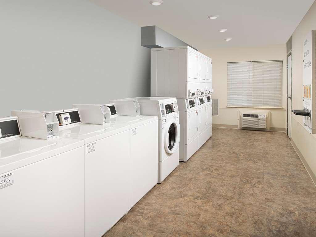 Extended Stay America Select Suites - Wichita - South Удобства фото